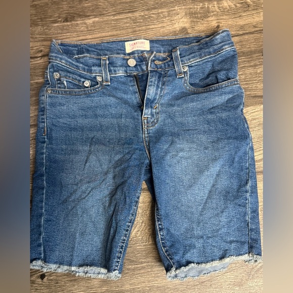 Signature by Levi Strauss Blue Jean Shorts with Frayed Hem - Picture 4 of 6